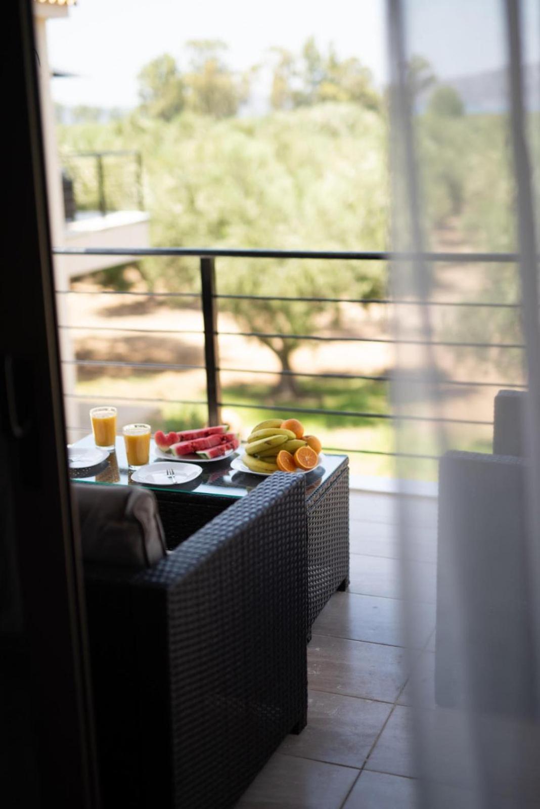 Three Charites Resort Gialova Exterior foto