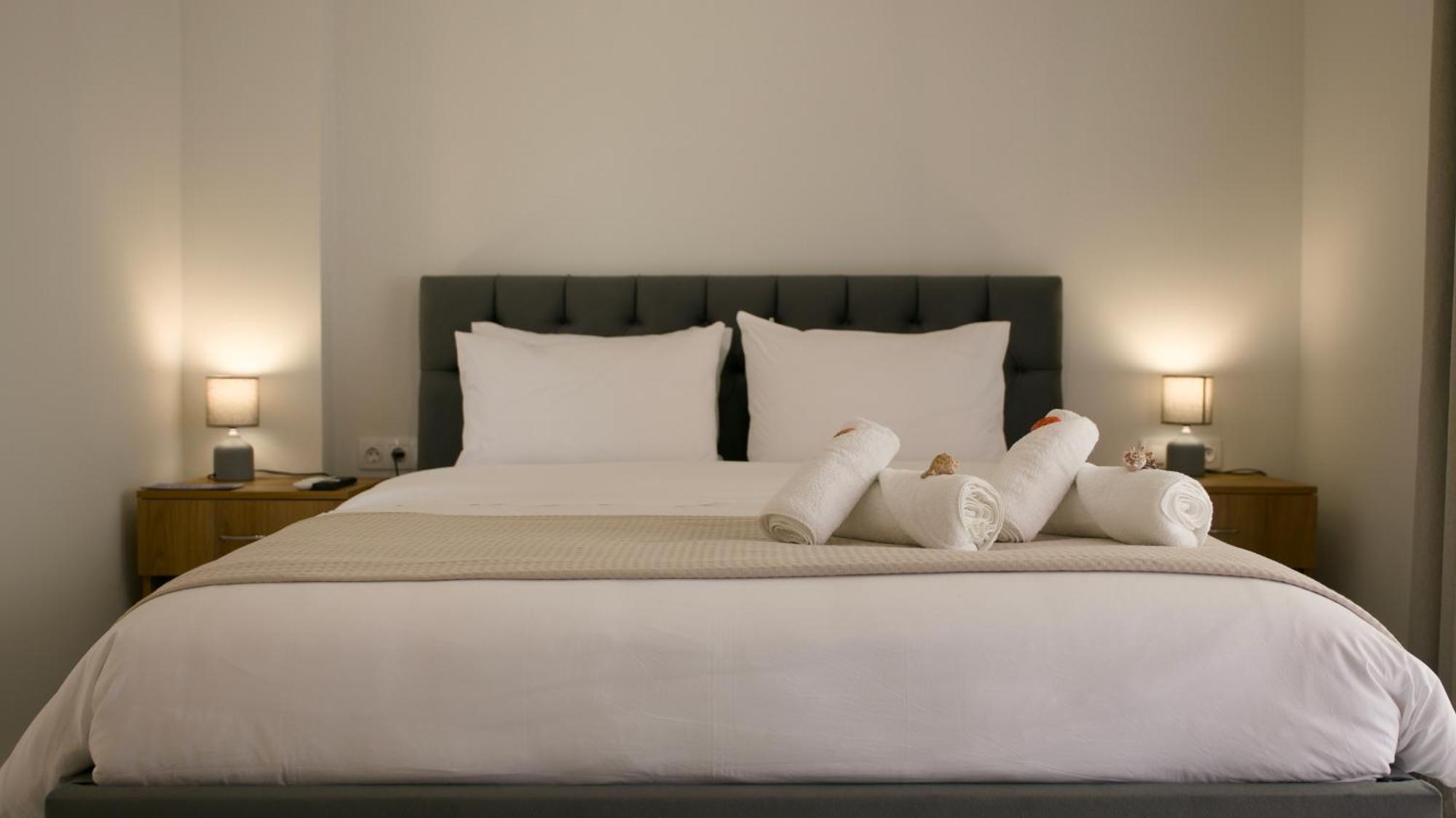 Three Charites Resort Gialova Exterior foto